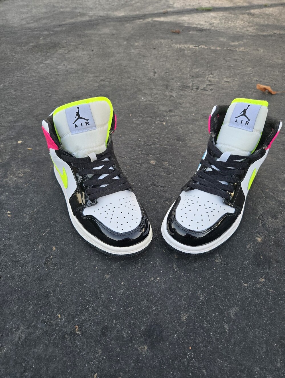 Nike Air Jordan 1 Mid SE GS Cyber Active Fuchsia Size 7Y Women's 8.5 NIB